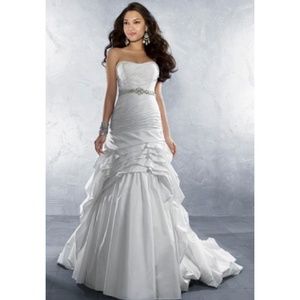 Alfred Angelo Style 2168 Wedding Dress